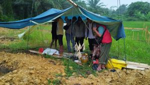Kapolsek Mempawah Hulu Hadiri peletakan batu pertama pembangunan rumah adat Dayak