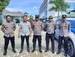 Polres Melawi Melakukan pengawalan dan pengamanan Pemeriksaan Kesehatan Calon Bupati Dan Wakil Bupati Melawi