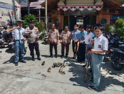 Penertiban Knalpot Brong: Kapolsek Menjalin Himbau Remaja Patuhi Aturan Lalu Lintas