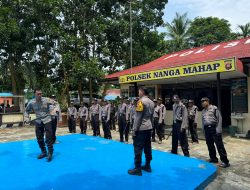 Polsek Nanga Mahap Berikan Kaporlap dan Pelatihan untuk Petugas Keamanan PT. Arvena Sepakat