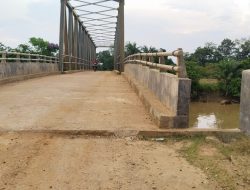 Baru Selesai Dibangun, Jembatan Sungai Buayan, Sanggau Retak dan Longsor Diharapkan Intansi Terkait Tindak Lanjuti!