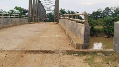 Baru Selesai Dibangun, Jembatan Sungai Buayan, Sanggau Retak dan Longsor Diharapkan Intansi Terkait Tindak Lanjuti!