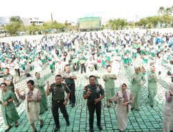 Pangdam XII/Tpr Bernyanyi dan Joget Komando Bersama Ribuan Anak-anak