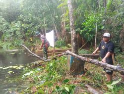 Kodim 1209-06/Ledo Karya Bakti TNI Bersama Warga Bersihkan Sungai Desa Magmagan