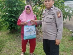 Jumat Berkah, Satbinmas Polres Ketapang Berikan Paket Sembako ke Warga yang Tidak Mampu 