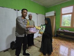 Jum’at Berkah, Polsek Nanga Tayap Berikan Bantuan Sosial Kepada Masyarakat Kurang Mampu