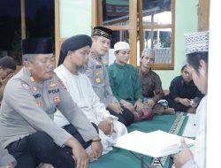 Kapolres Ketapang dan Warga Desa Kali Nilam Laksanakan Sholat Subuh Berjamaah dan Tadarus Al-Qur’an