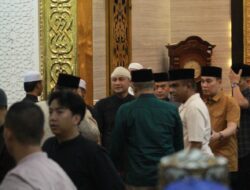 Kapolda Kalbar Mengajak Seluruh Personil Rutin Sholat Tarawih Berjamaah di Masjid Annur Polda Kalbar dalam Meningkatkan Keimanan dan Ketaqwaan Dimomen Ramadhan