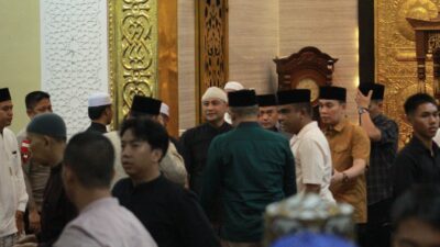 Kapolda Kalbar Mengajak Seluruh Personil Rutin Sholat Tarawih Berjamaah di Masjid Annur Polda Kalbar dalam Meningkatkan Keimanan dan Ketaqwaan Dimomen Ramadhan