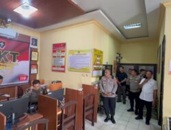 Kapolres Melawi Bersama Tim Itwasda Polda Kalbar Pantau Ruang Layanan 110