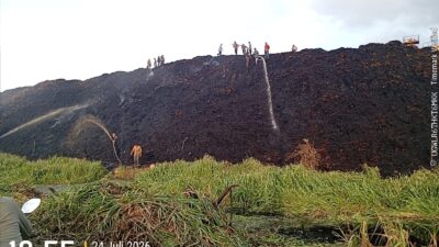 Limbah Tangkos Menggunung di Samping Pabrik PT BPG Terbakar, Warga Desak Perbaikan Sistem Pengelolaan