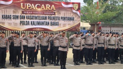 Kapolresta Pontianak Pimpin Upacara Serah Terima Jabatan Kasat Intelkam dan Kabag SDM