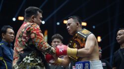 TKO Ronde Kedua!Ipda Yohanes S.Yordan Rebut Sabuk Emas Kapolda Kalbar di Ajang Tinju Internasional “Back To Champion”